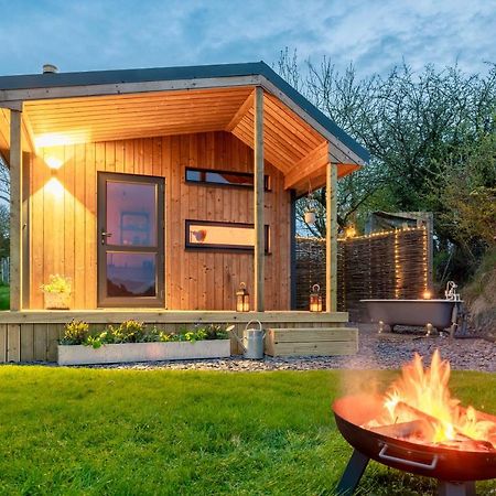 Luxury Glamping Cabin With Outdoor Bath On Cornish Flower Farm 트루로 외부 사진