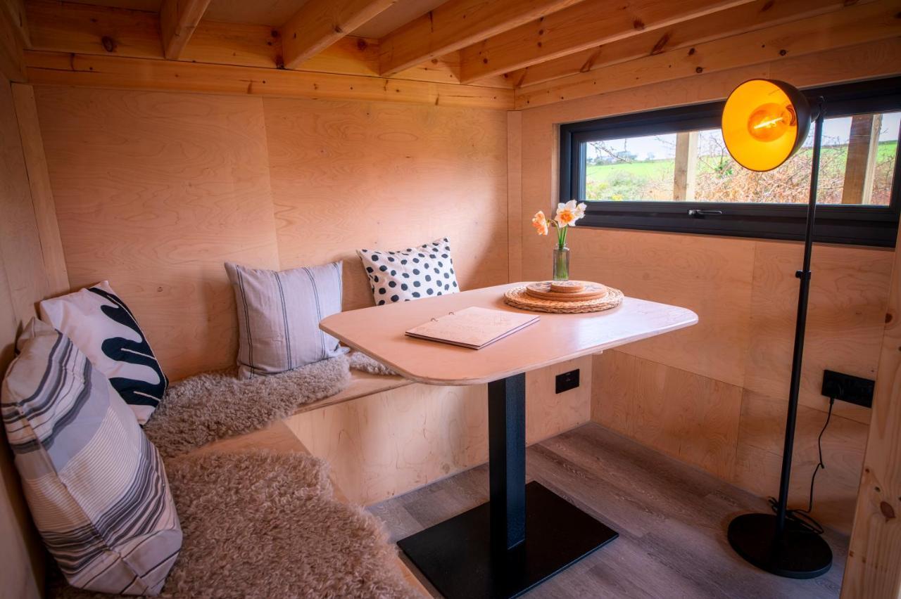 Luxury Glamping Cabin With Outdoor Bath On Cornish Flower Farm 트루로 외부 사진