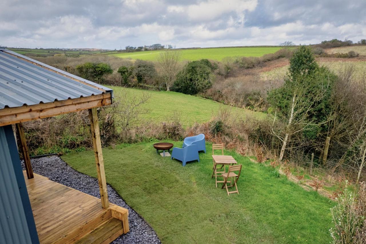 Luxury Glamping Cabin With Outdoor Bath On Cornish Flower Farm 트루로 외부 사진
