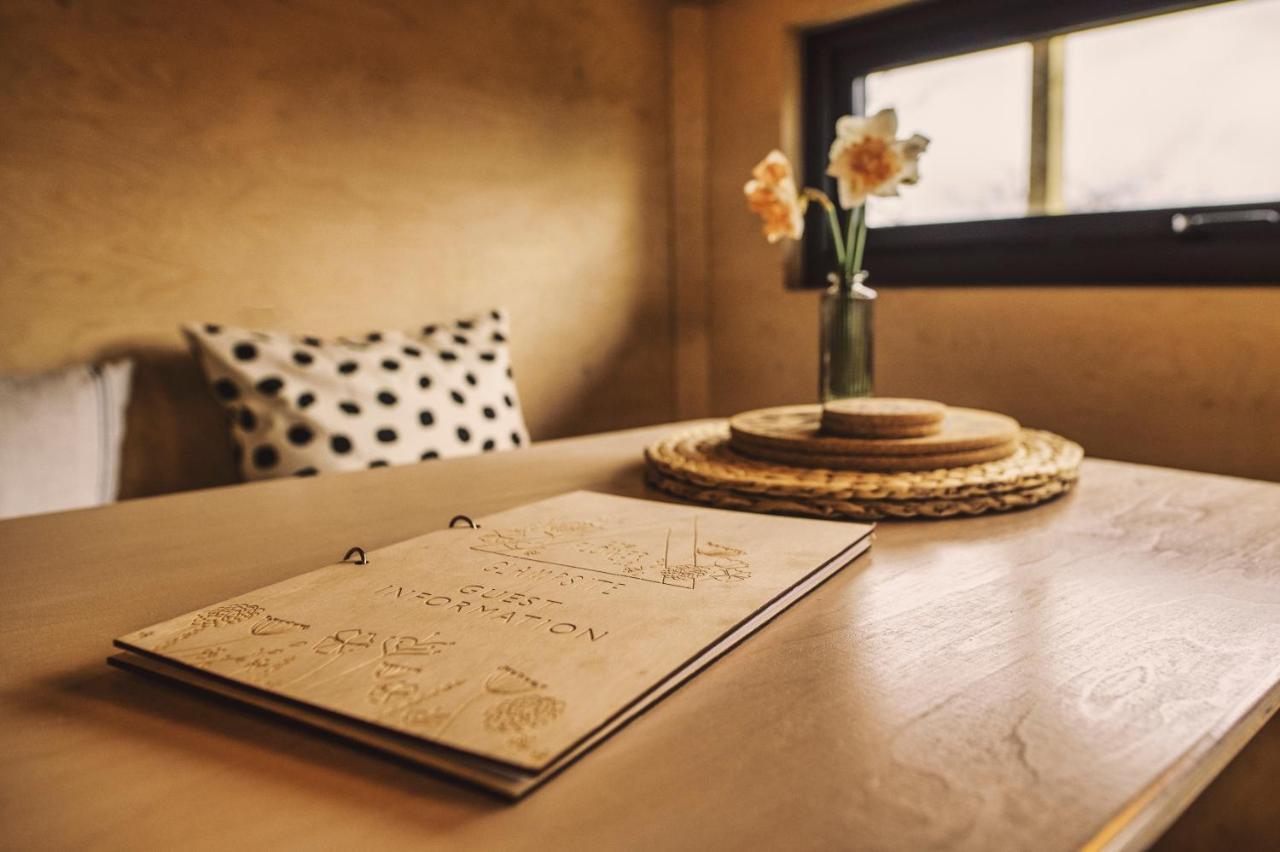 Luxury Glamping Cabin With Outdoor Bath On Cornish Flower Farm 트루로 외부 사진
