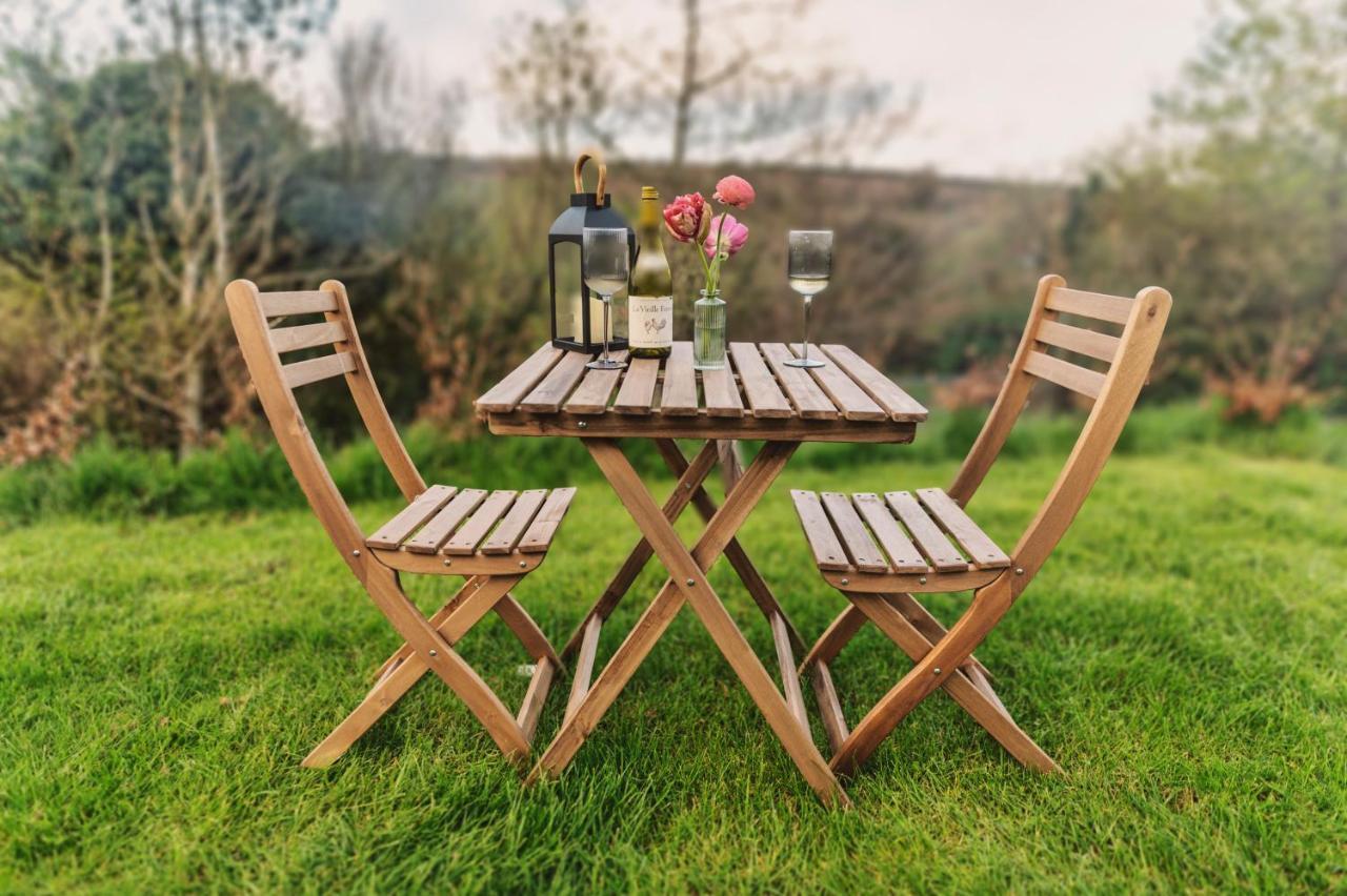 Luxury Glamping Cabin With Outdoor Bath On Cornish Flower Farm 트루로 외부 사진