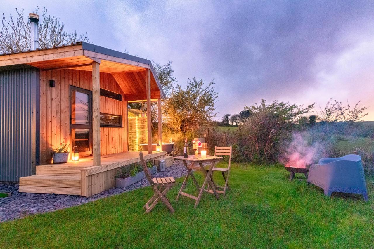 Luxury Glamping Cabin With Outdoor Bath On Cornish Flower Farm 트루로 외부 사진