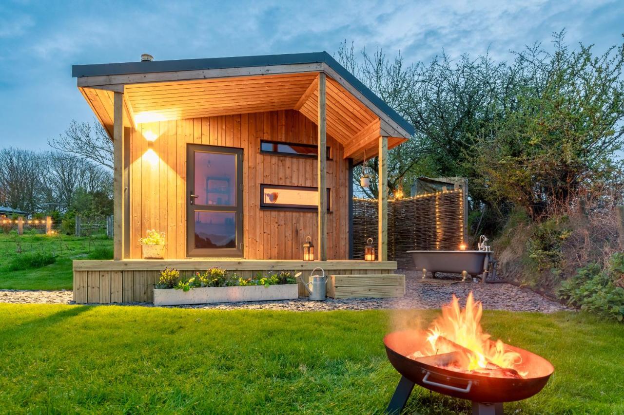 Luxury Glamping Cabin With Outdoor Bath On Cornish Flower Farm 트루로 외부 사진