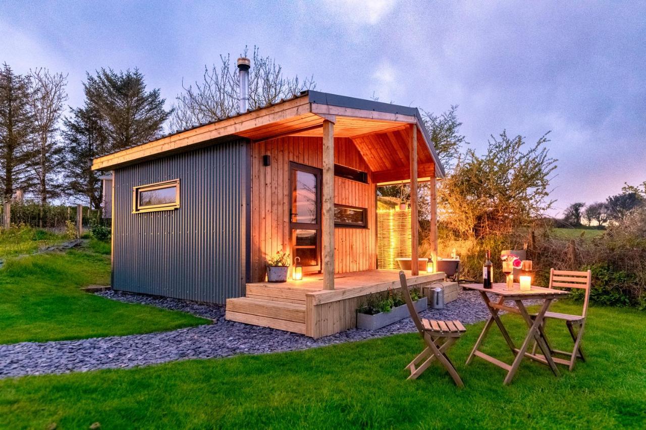 Luxury Glamping Cabin With Outdoor Bath On Cornish Flower Farm 트루로 외부 사진