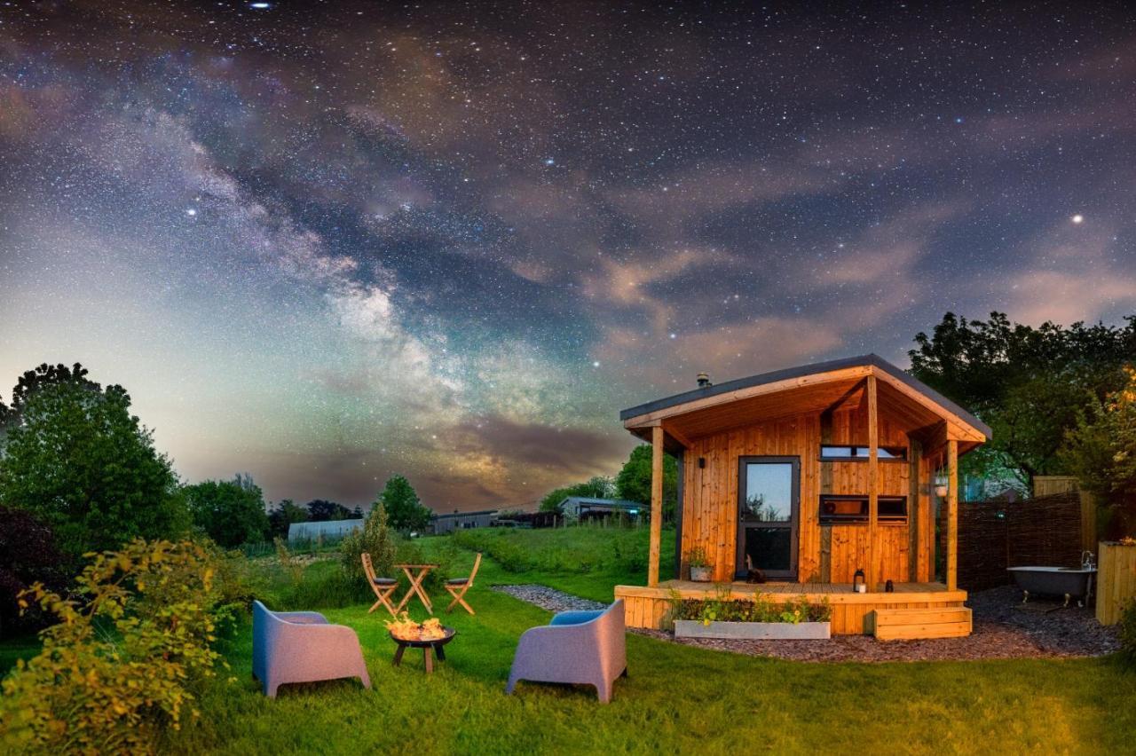 Luxury Glamping Cabin With Outdoor Bath On Cornish Flower Farm 트루로 외부 사진