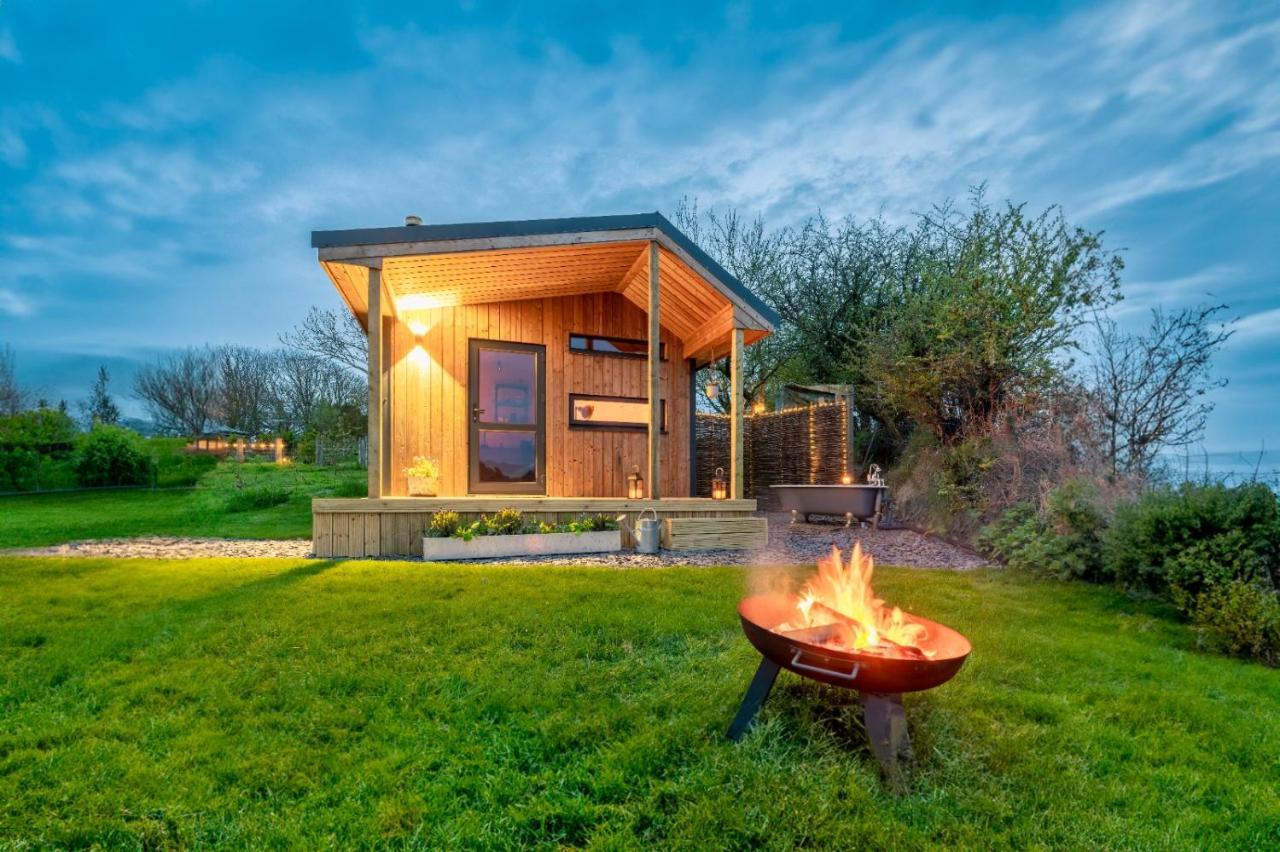 Luxury Glamping Cabin With Outdoor Bath On Cornish Flower Farm 트루로 외부 사진