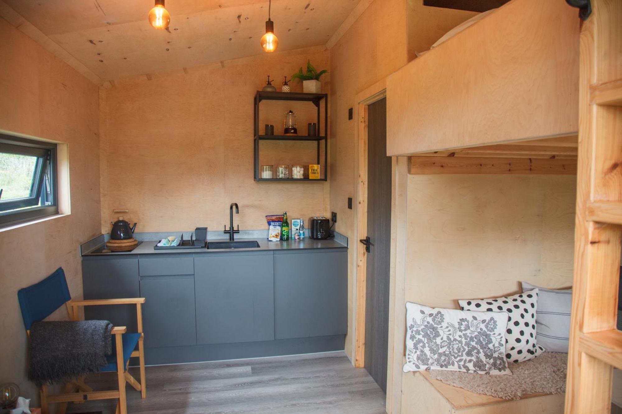 Luxury Glamping Cabin With Outdoor Bath On Cornish Flower Farm 트루로 외부 사진