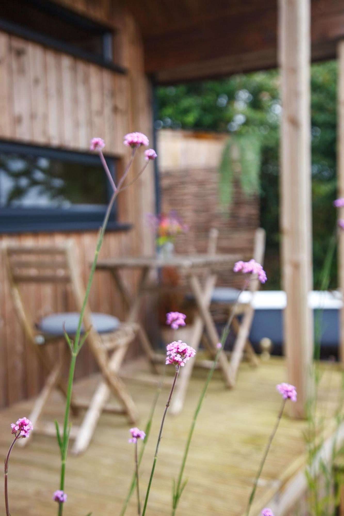 Luxury Glamping Cabin With Outdoor Bath On Cornish Flower Farm 트루로 외부 사진