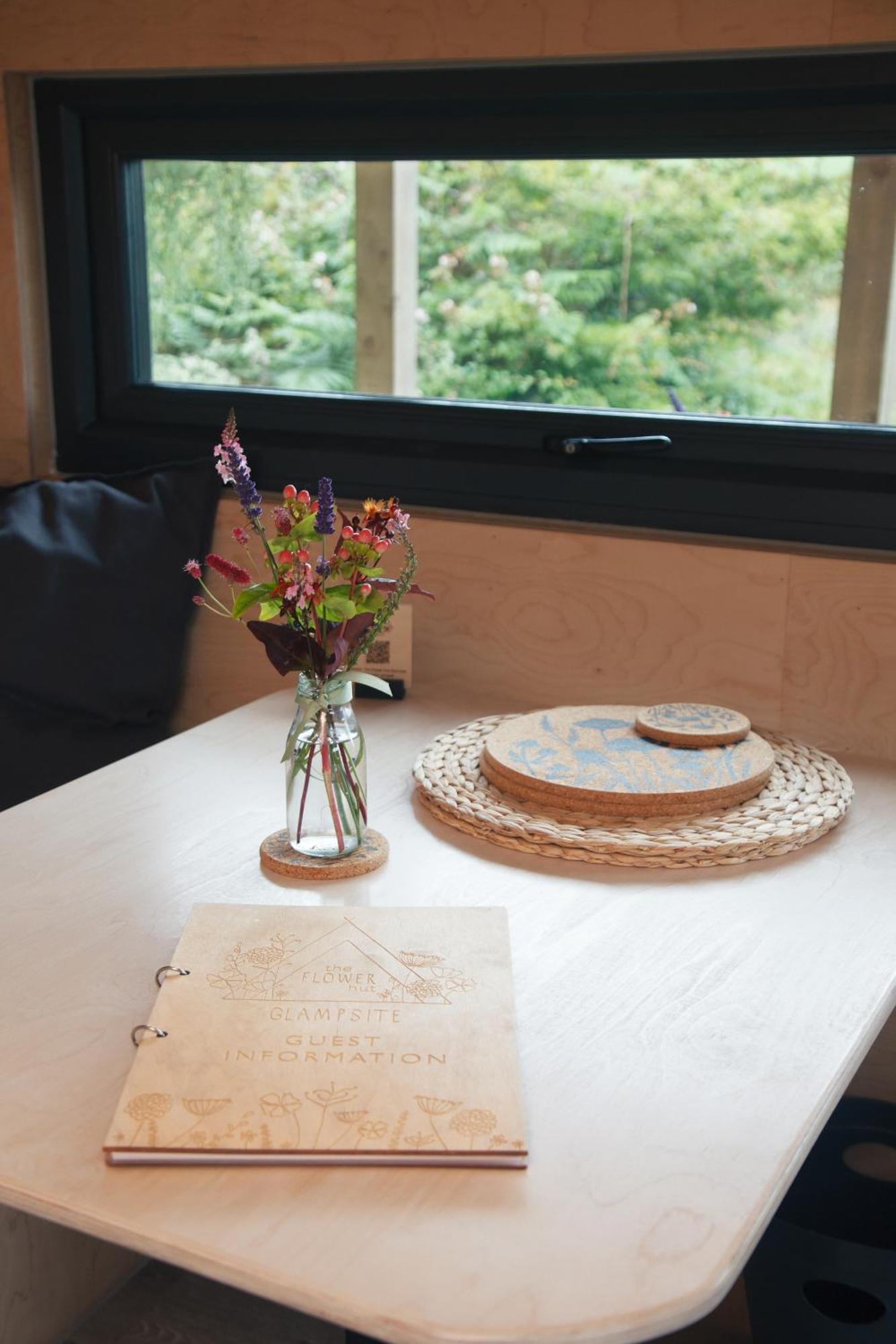 Luxury Glamping Cabin With Outdoor Bath On Cornish Flower Farm 트루로 외부 사진
