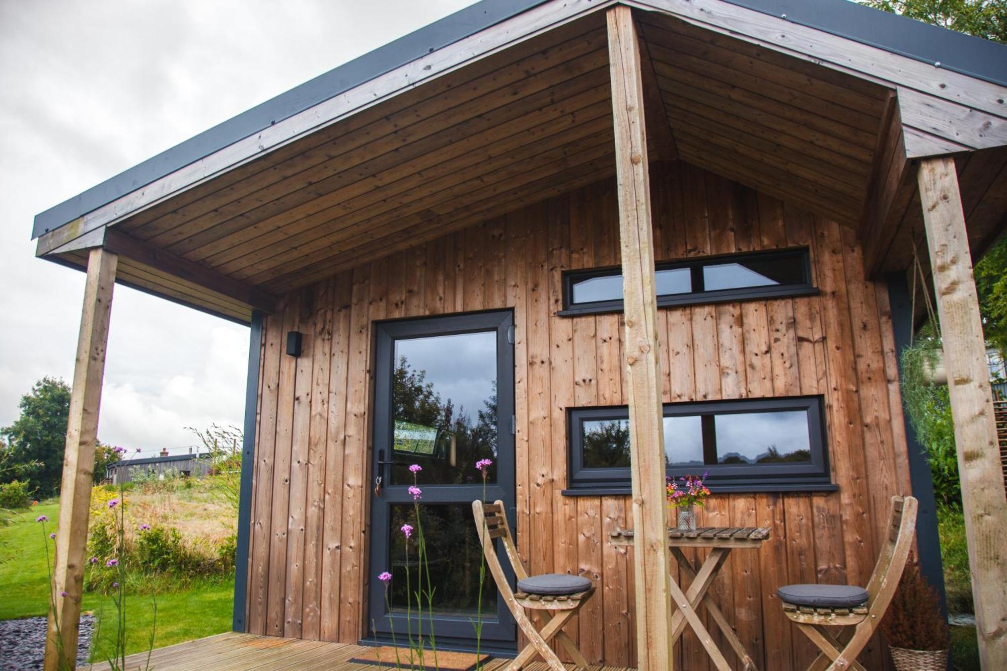 Luxury Glamping Cabin With Outdoor Bath On Cornish Flower Farm 트루로 외부 사진