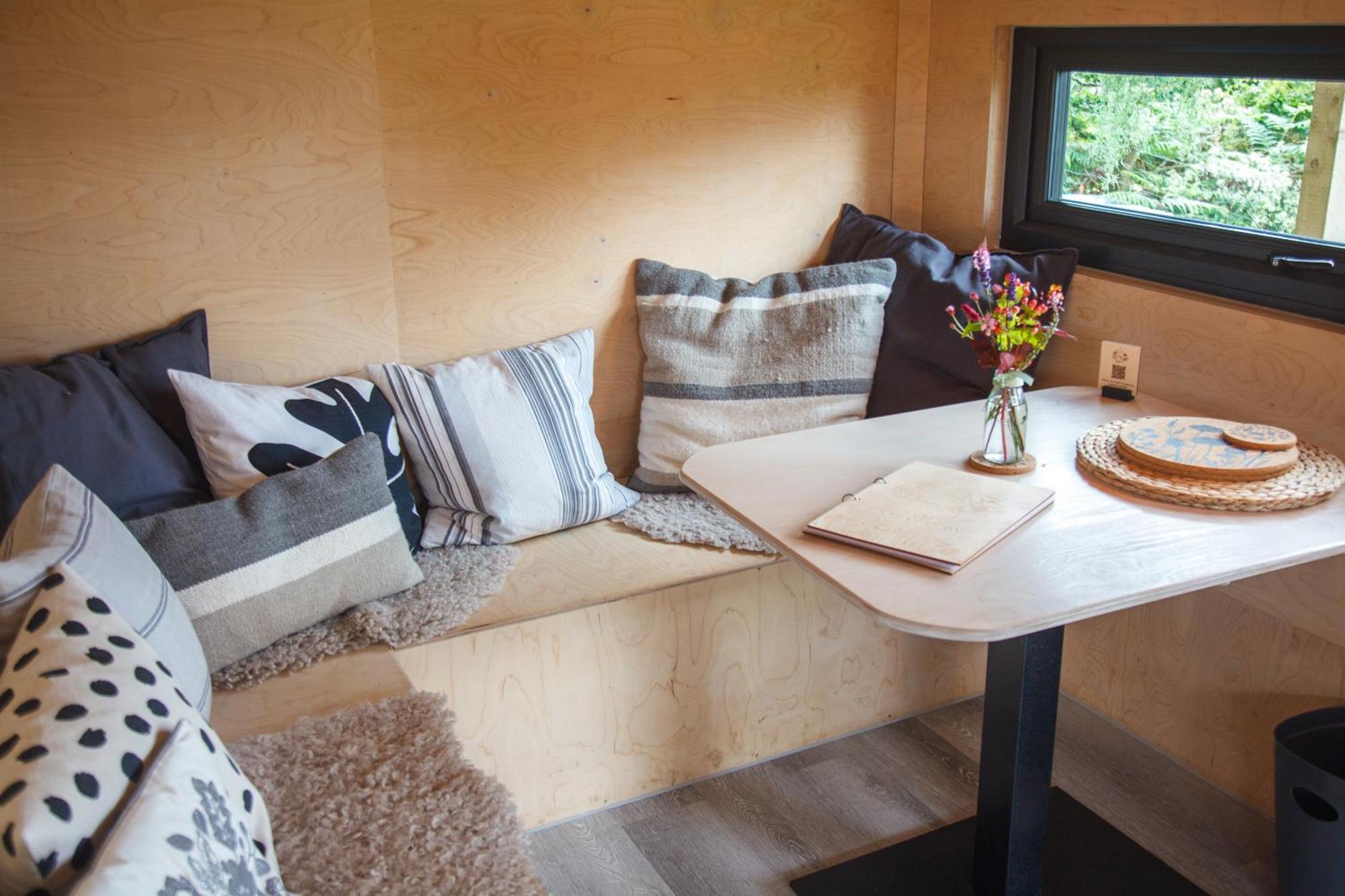 Luxury Glamping Cabin With Outdoor Bath On Cornish Flower Farm 트루로 외부 사진