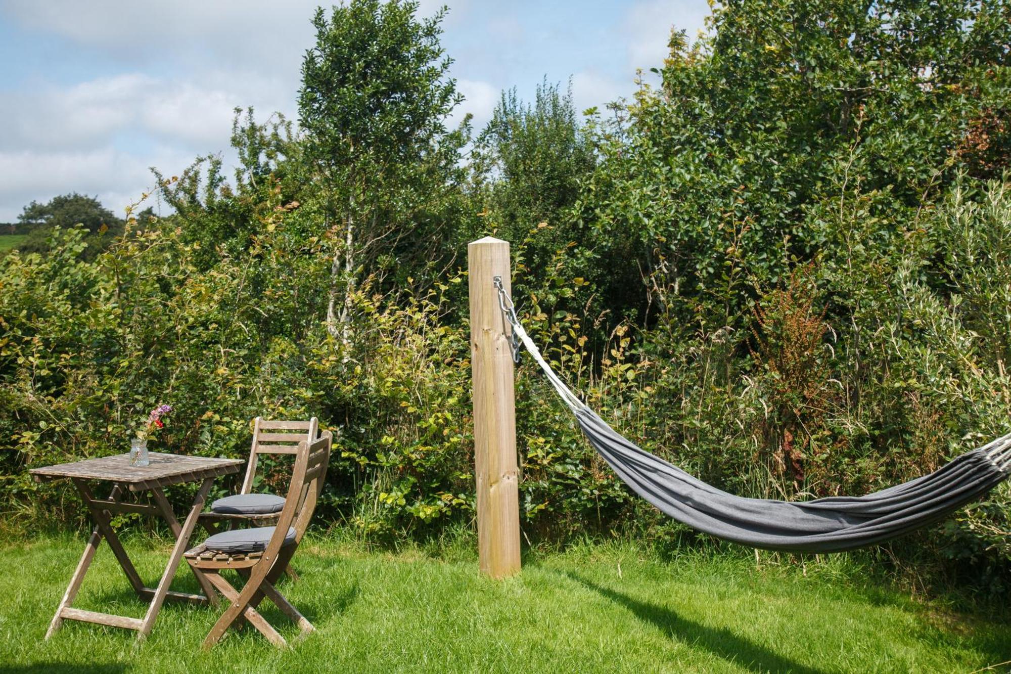 Luxury Glamping Cabin With Outdoor Bath On Cornish Flower Farm 트루로 외부 사진